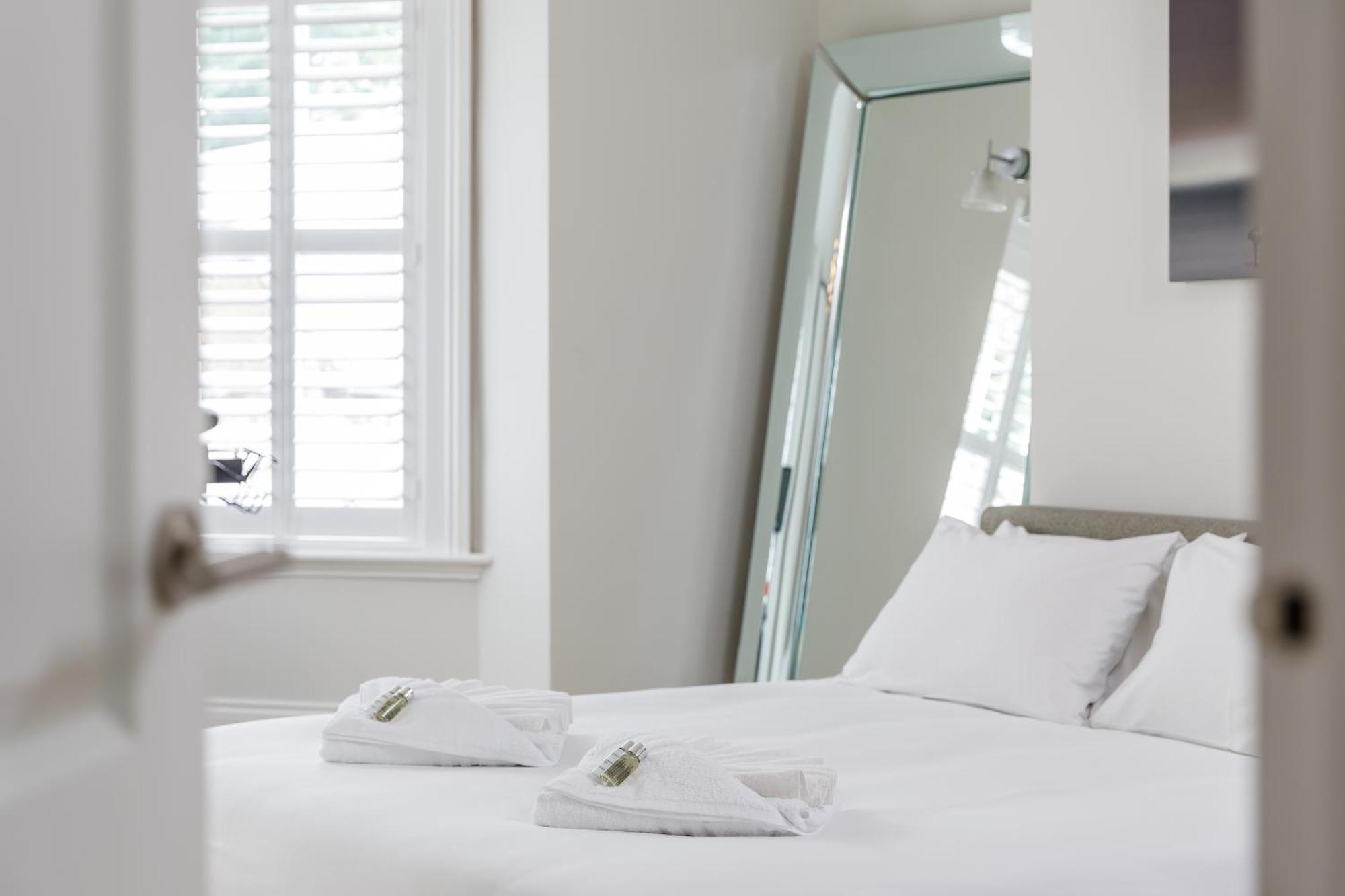 Spacious 2 Bedroom With Beautiful Garde