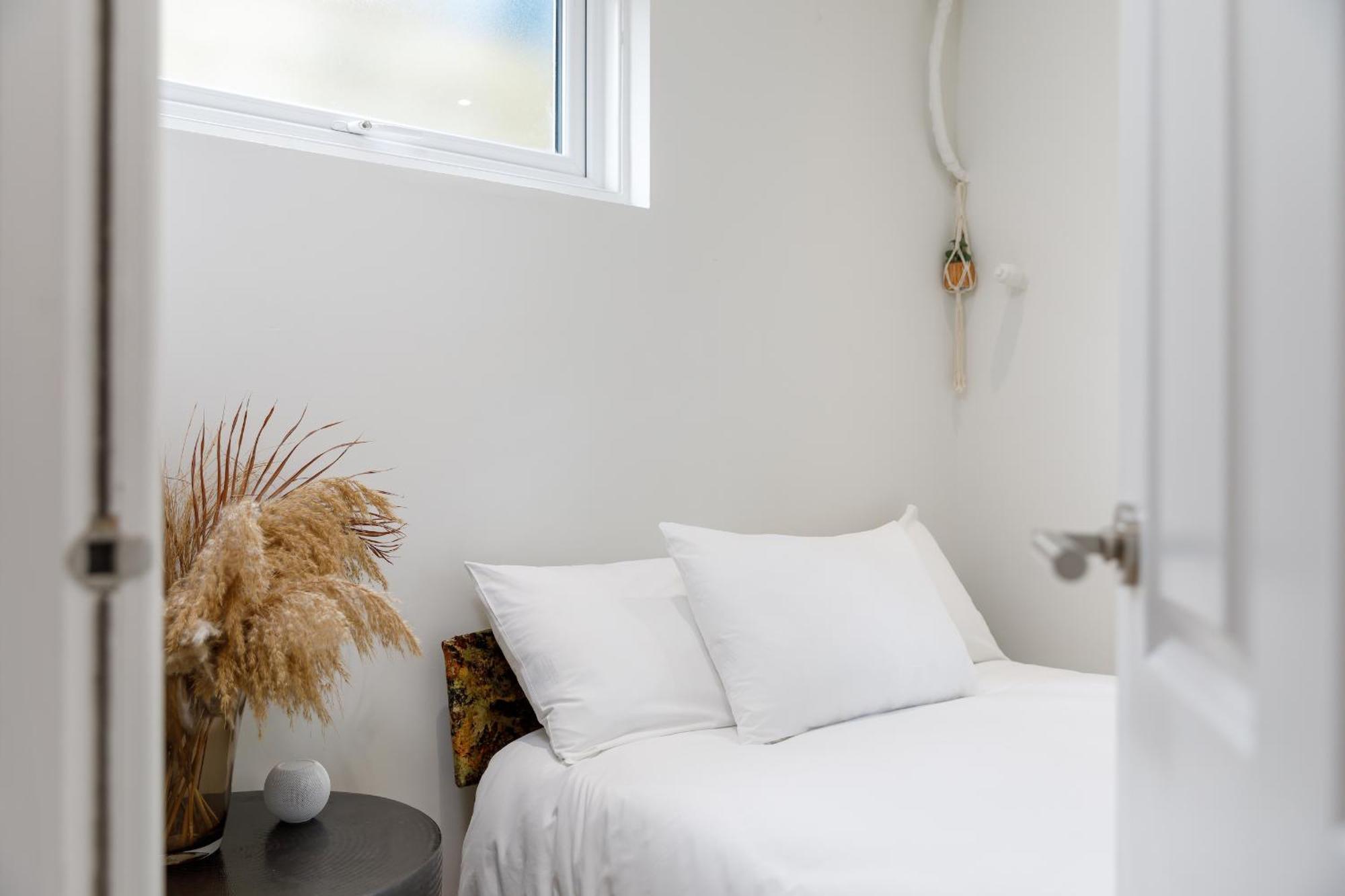 Spacious 2 Bedroom With Beautiful Garde Apartment
