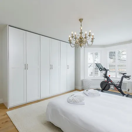 Spacious 2 Bedroom Apartment With Beautiful Garde Brighton Exterior photo