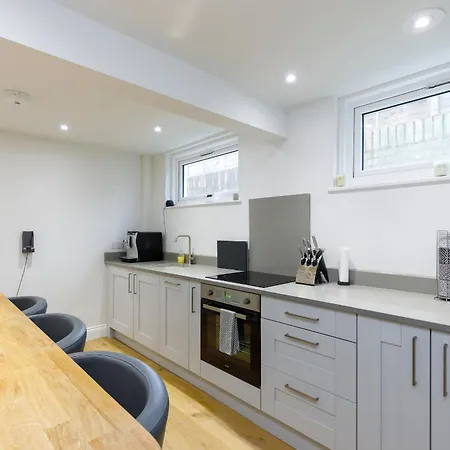 Spacious 2 Bedroom Apartment With Beautiful Garde Brighton Exterior photo
