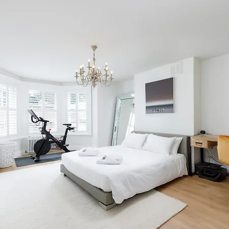 Spacious 2 Bedroom Apartment With Beautiful Garde Brighton Exterior photo