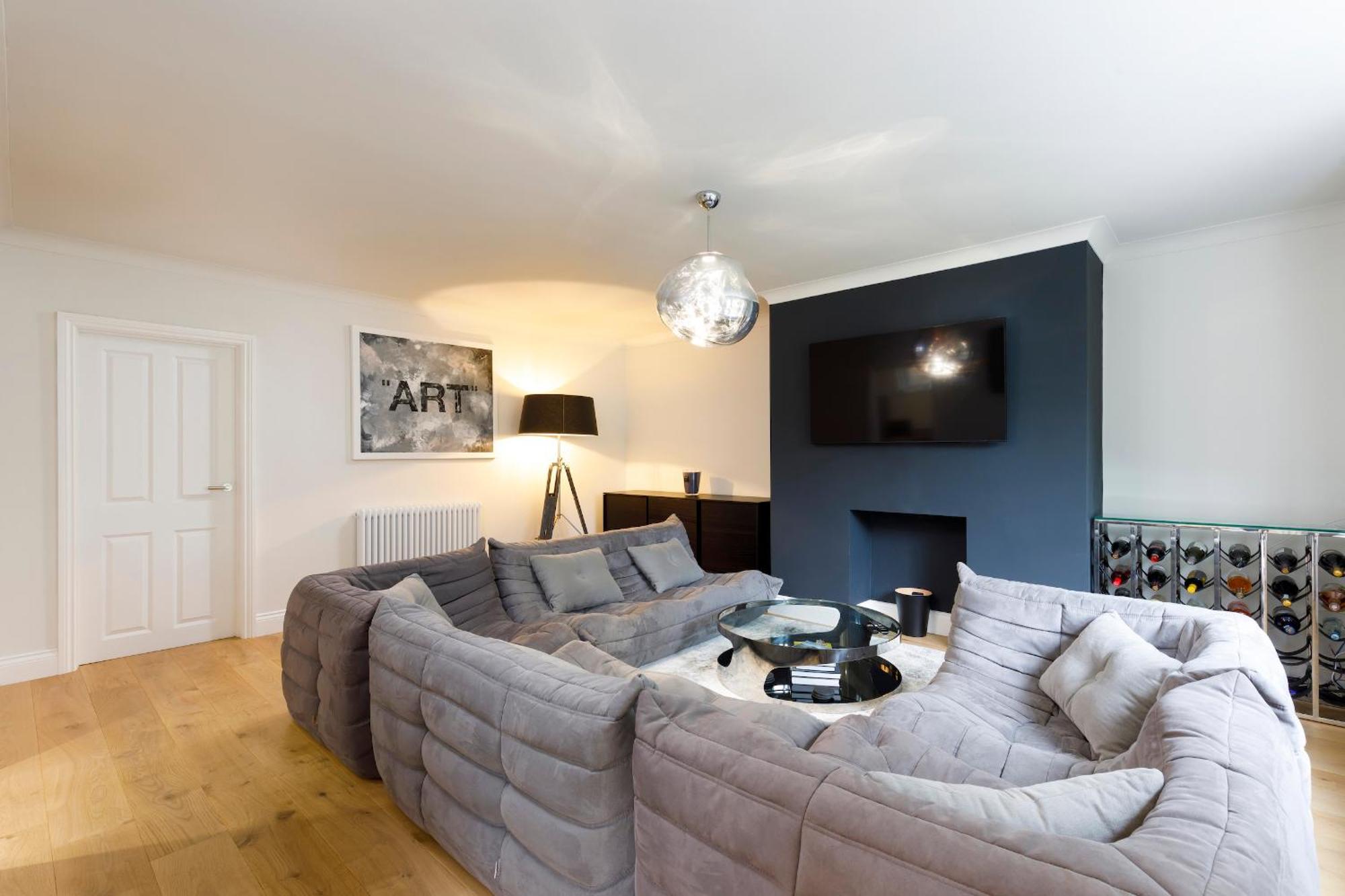 Spacious 2 Bedroom With Beautiful Garde Apartment