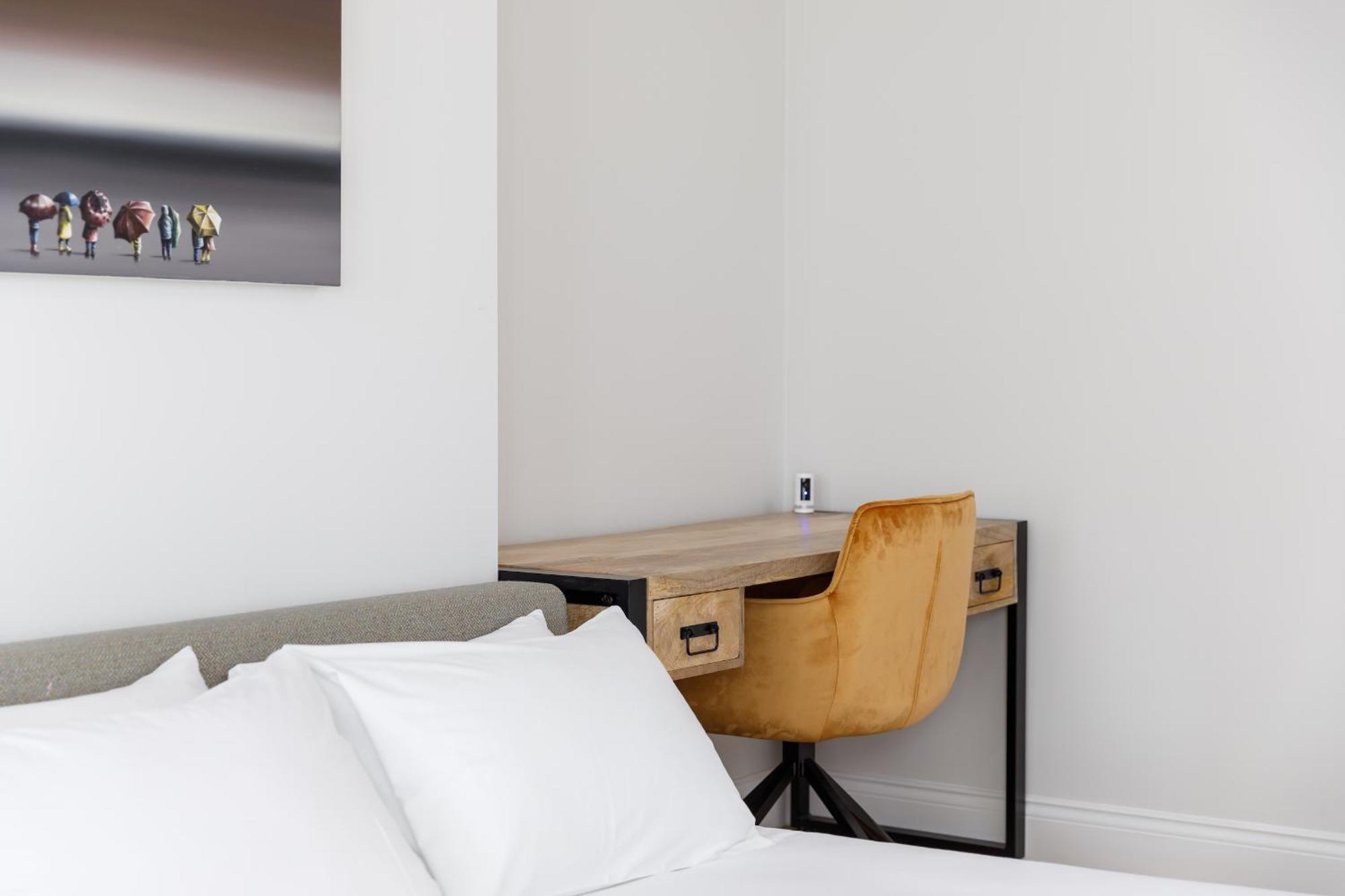 Spacious 2 Bedroom With Beautiful Garde *