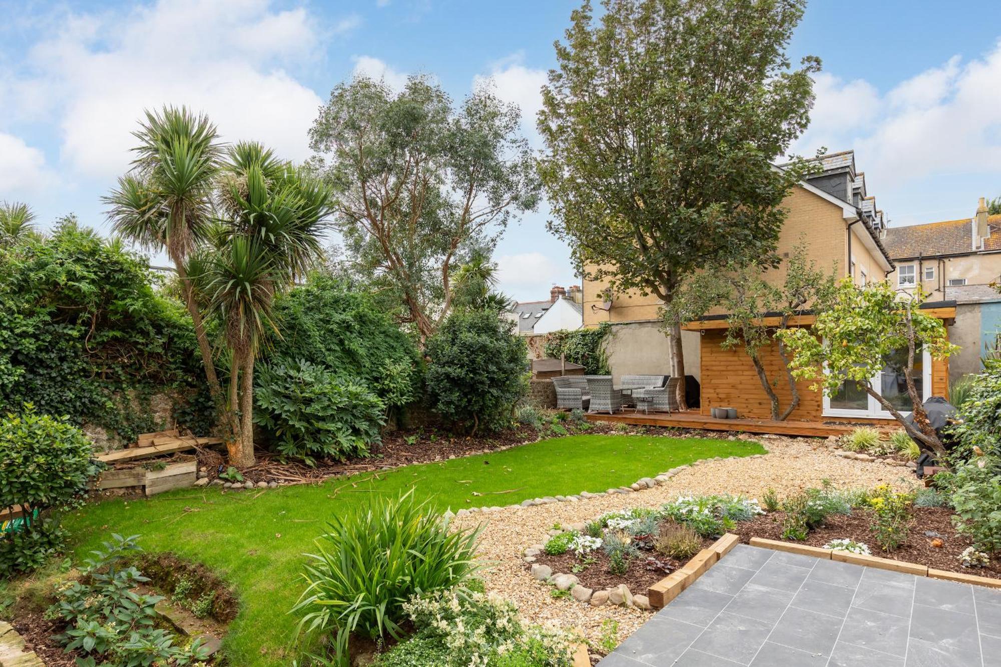 Spacious 2 Bedroom With Beautiful Garde Brighton